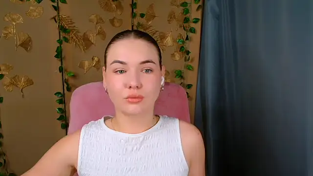 Snapshot of Glory_air chatting on 06/20/26, 04:37 Glory air online show from 06/20/26, 04:37