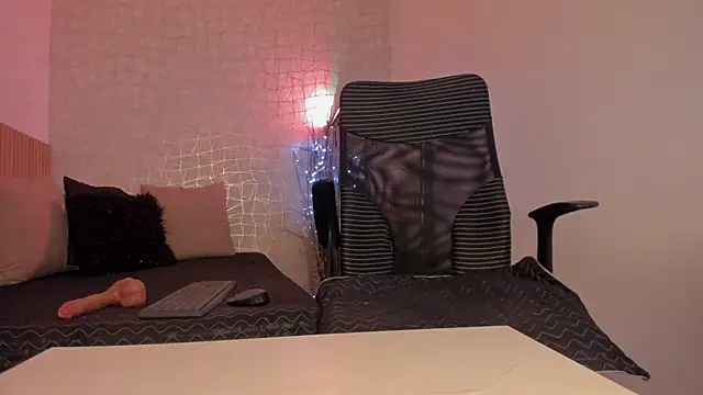 Snapshot of Bella_desi_ chatting on 01/04/25, 03:17 Bella desi online show from 01/04/25, 03:17