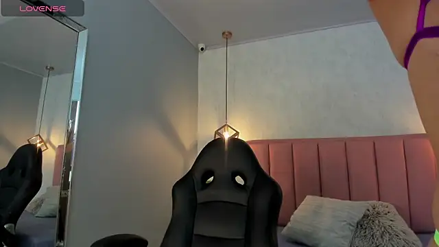 SUNNYCYRUS online show from 09/18/25, 12:29