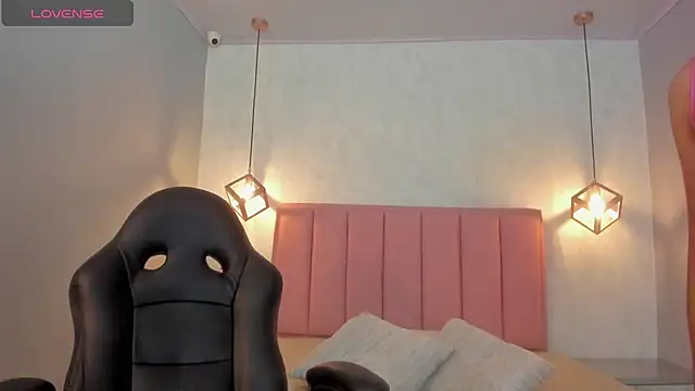 SUNNYCYRUS online show from 10/29/25, 12:29