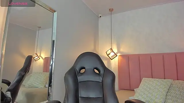 SUNNYCYRUS online show from 03/06/26, 12:56