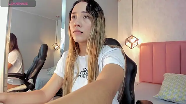 SUNNYCYRUS online show from 04/29/26, 12:53