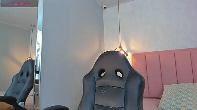 SUNNYCYRUS online show from 05/25/26, 12:44