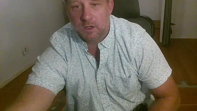 Snapshot of poundyouout69 chatting on 11/28/25, 02:14 poundyouout69 online show from 11/28/25, 02:14