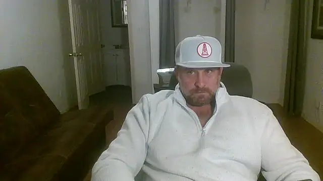 Snapshot of poundyouout69 chatting on 12/20/25, 01:34 poundyouout69 online show from 12/20/25, 01:34