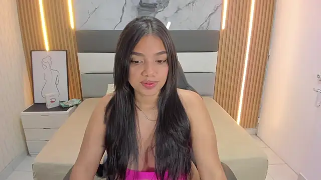 SUZETMONACO online show from 11/05/25, 07:25