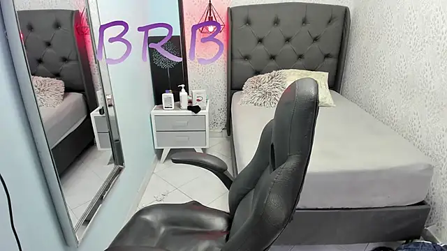 SUZETMONACO online show from 02/05/26, 07:40