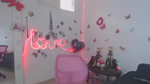 Snapshot of brigitht chatting on 09/11/25, 11:32 brigitht online show from 09/11/25, 11:32