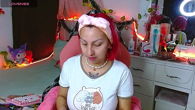 Littlerouse  online show from 12/19/25, 10:39