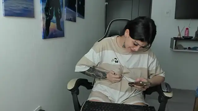 naomi berckley online show from 12/18/25, 06:41