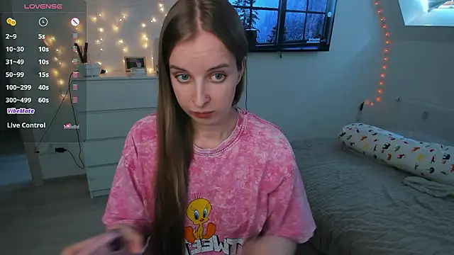 violet blue eyes online show from 03/12/26, 12:44