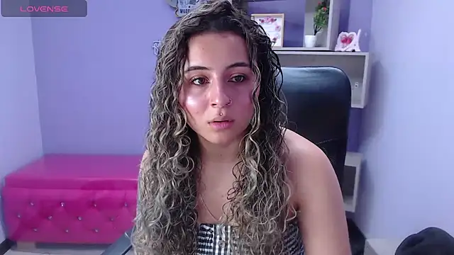 Snapshot of celeste_blue69 chatting on 01/17/25, 02:50 celeste blue69 online show from 01/17/25, 02:50