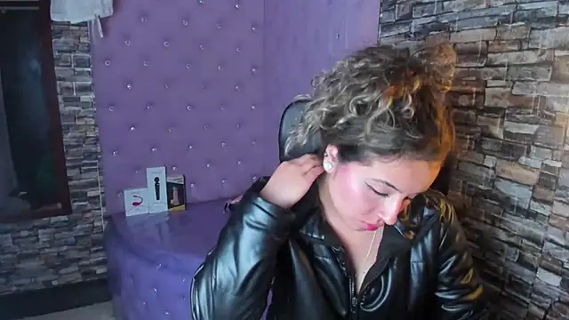 Snapshot of celeste_blue69 chatting on 02/14/25, 06:34 celeste blue69 online show from 02/14/25, 06:34