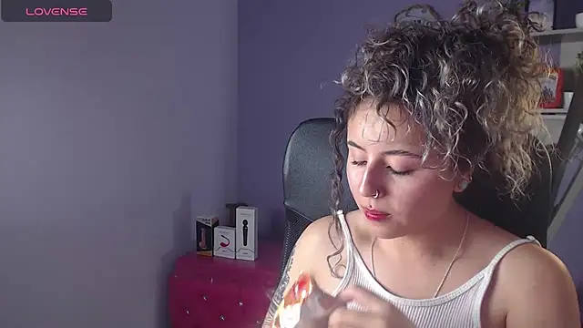 Snapshot of celeste_blue69 chatting on 03/06/25, 09:36 celeste blue69 online show from 03/06/25, 09:36