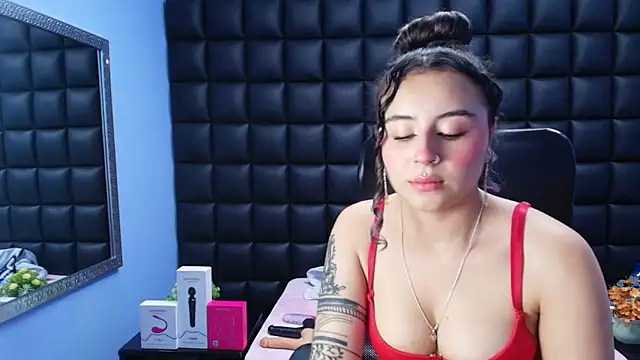 Snapshot of celeste_blue69 chatting on 11/26/25, 03:29 celeste blue69 online show from 11/26/25, 03:29