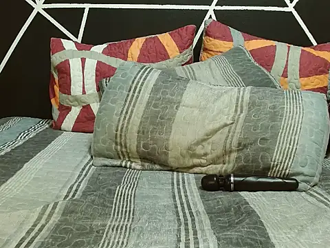 Snapshot of YummyChocolatexx2 chatting on 03/02/25, 04:50 YummyChocolatexx2 online show from 03/02/25, 04:50