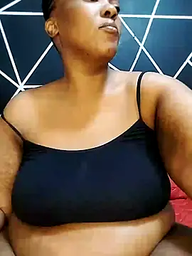 YummyChocolatexx2 online show from 07/07/26, 09:24