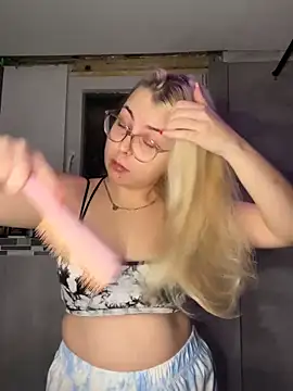 Livewithlucy online show from 12/23/24, 07:30