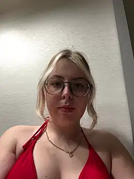 Livewithlucy online show from 01/28/25, 01:38