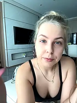 Livewithlucy online show from 10/12/25, 03:38