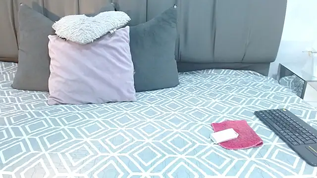 Cherllynn online show from 12/30/24, 01:36