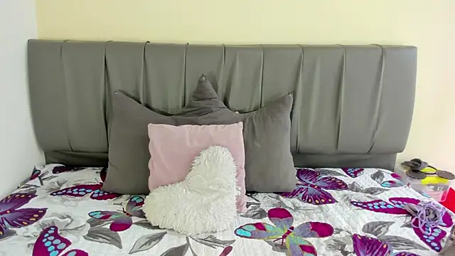 Cherllynn online show from 12/20/25, 04:03