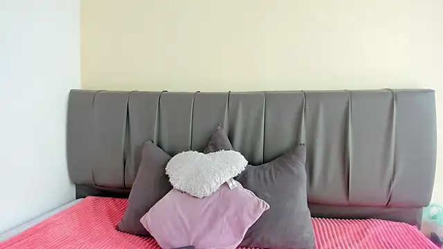 Cherllynn online show from 12/22/25, 03:20