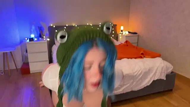 Snapshot of _vixenp chatting on 12/09/24, 04:47 vixenp online show from 12/09/24, 04:47