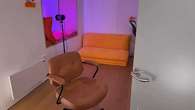 Snapshot of _vixenp chatting on 02/20/25, 09:42 vixenp online show from 02/20/25, 09:42