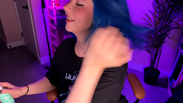 Snapshot of _vixenp chatting on 11/06/25, 06:42 vixenp online show from 11/06/25, 06:42