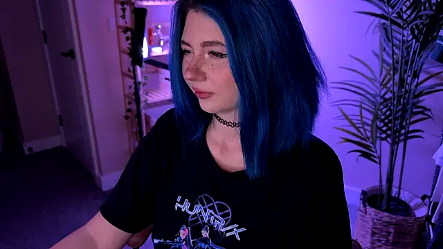 Snapshot of _vixenp chatting on 12/17/25, 07:31 vixenp online show from 12/17/25, 07:31