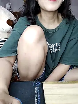 Snapshot of cream1299 chatting on 05/11/26, 01:17 cream1299 online show from 05/11/26, 01:17