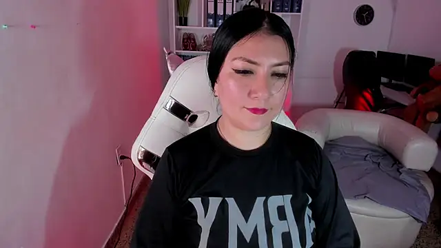 Snapshot of katya_nt chatting on 11/18/25, 01:04 katya nt online show from 11/18/25, 01:04