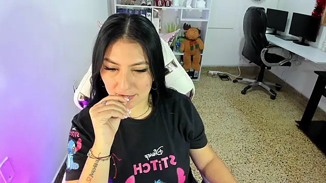 Snapshot of katya_nt chatting on 12/14/25, 02:33 katya nt online show from 12/14/25, 02:33