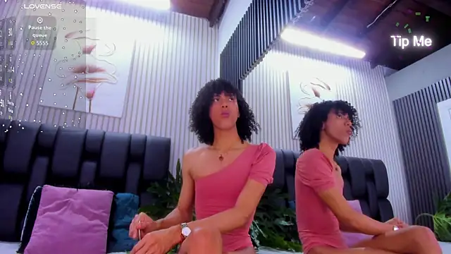 Snapshot of Camille_Cedrik chatting on 10/24/25, 08:16 Camille Cedrik online show from 10/24/25, 08:16