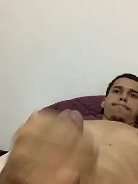 Snapshot of predador762 chatting on 11/25/25, 10:10 predador762 online show from 11/25/25, 10:10