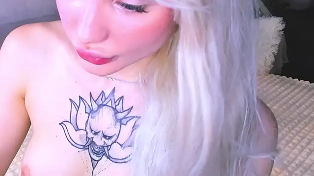 Snapshot of Sweeet_Barbie chatting on 09/15/25, 03:23 Sweeet Barbie online show from 09/15/25, 03:23