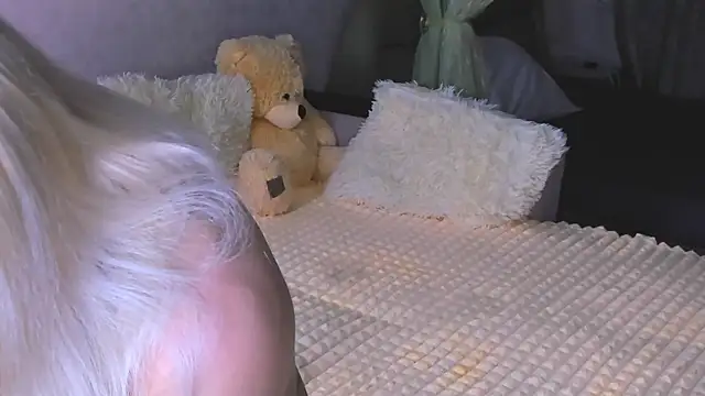 Snapshot of Sweeet_Barbie chatting on 10/03/25, 03:31 Sweeet Barbie online show from 10/03/25, 03:31