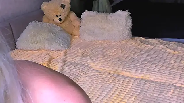 Snapshot of Sweeet_Barbie chatting on 10/21/25, 03:24 Sweeet Barbie online show from 10/21/25, 03:24