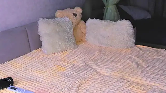 Snapshot of Sweeet_Barbie chatting on 10/27/25, 03:38 Sweeet Barbie online show from 10/27/25, 03:38