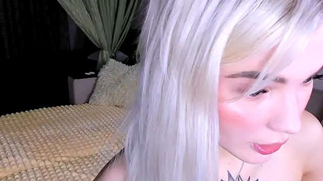 Snapshot of Sweeet_Barbie chatting on 11/21/25, 03:33 Sweeet Barbie online show from 11/21/25, 03:33