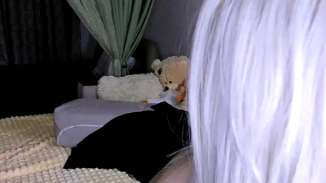 Snapshot of Sweeet_Barbie chatting on 11/27/25, 03:47 Sweeet Barbie online show from 11/27/25, 03:47