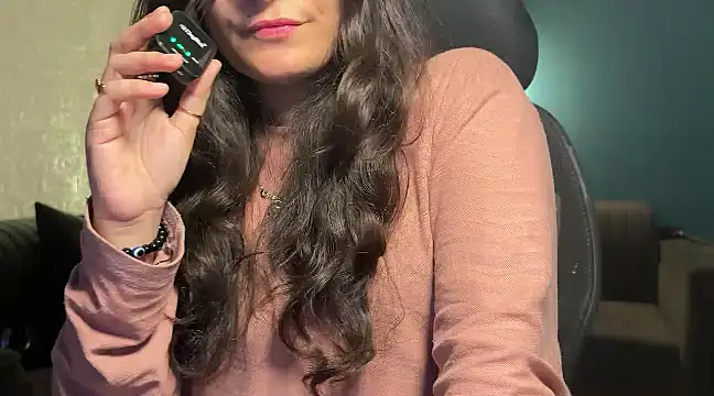 Snapshot of demieliss chatting on 12/15/24, 07:10 demieliss online show from 12/15/24, 07:10