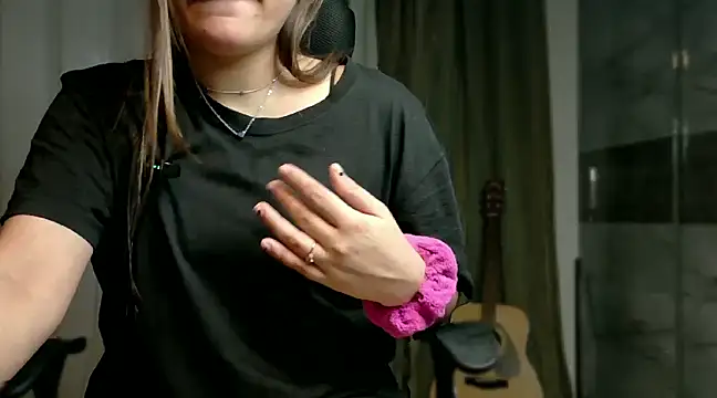 Snapshot of demieliss chatting on 03/21/25, 06:51 demieliss online show from 03/21/25, 06:51