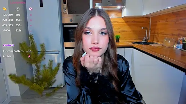 Snapshot of _Eva_Lee chatting on 12/19/24, 05:08 Eva Lee online show from 12/19/24, 05:08