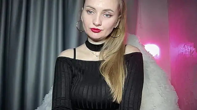 Snapshot of Viola_sweet chatting on 10/28/25, 03:36 Viola sweet online show from 10/28/25, 03:36