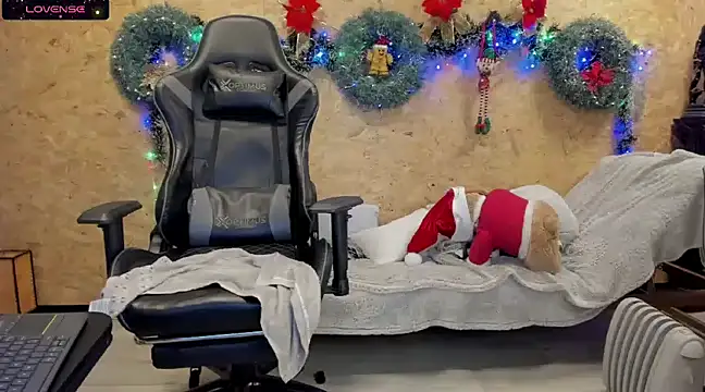 Biancastrongg online show from 12/17/24, 05:29