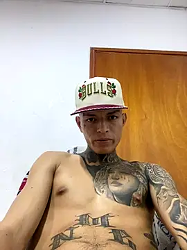 Snapshot of Herem369 chatting on 12/19/25, 04:08 Herem369 online show from 12/19/25, 04:08