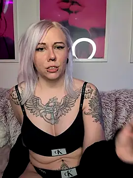 nora the strange online show from 03/31/26, 05:57