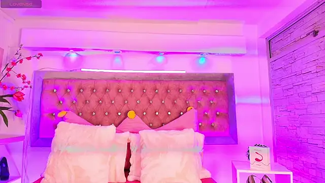 Snapshot of Tayzon_Foxxx chatting on 10/10/25, 01:21 Tayzon Foxxx online show from 10/10/25, 01:21